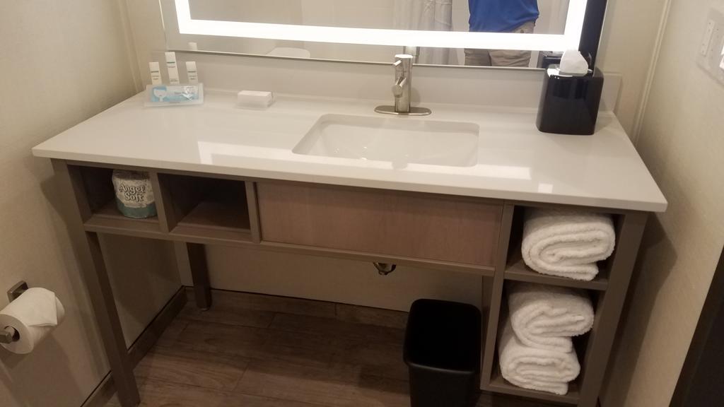 Hilton Garden Inn Little Rock Downtown מראה חיצוני תמונה
